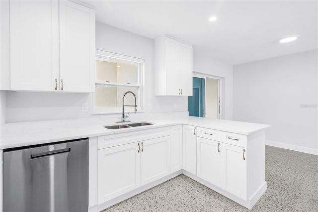 7443 2ND STREET N, St Petersburg, FL 33702