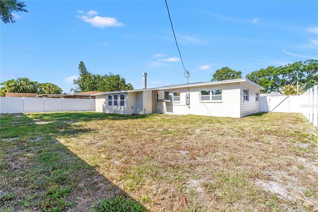 7443 2ND STREET N, St Petersburg, FL 33702