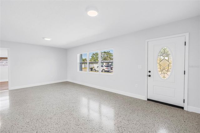 7443 2ND STREET N, St Petersburg, FL 33702