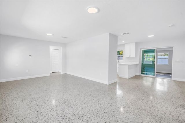 7443 2ND STREET N, St Petersburg, FL 33702