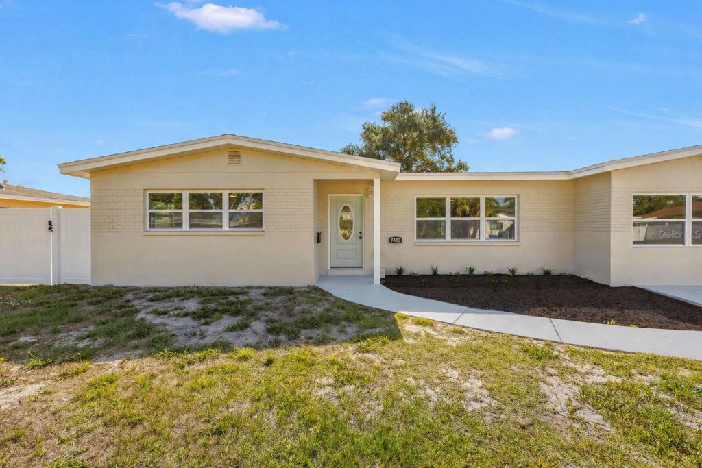 7443 2ND STREET N, St Petersburg, FL 33702