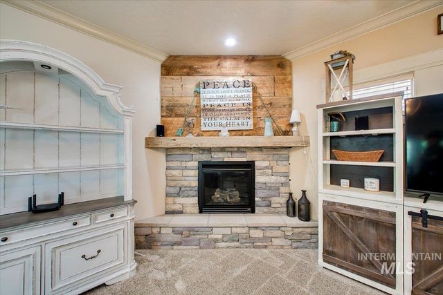 1064 W Stanhope St, Meridian, ID 83646