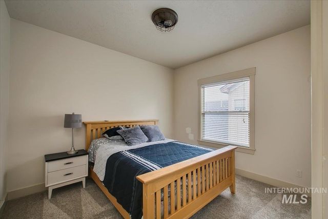 1064 W Stanhope St, Meridian, ID 83646