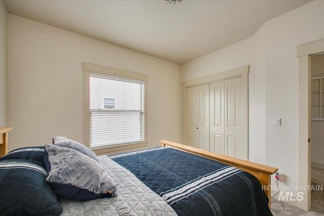 1064 W Stanhope St, Meridian, ID 83646