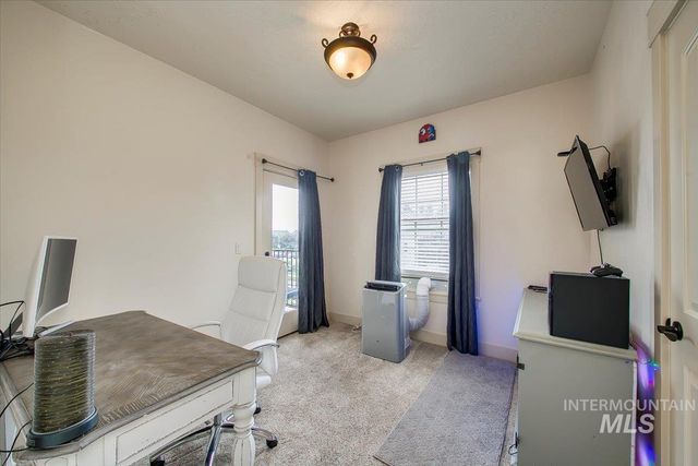 1064 W Stanhope St, Meridian, ID 83646