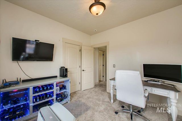 1064 W Stanhope St, Meridian, ID 83646