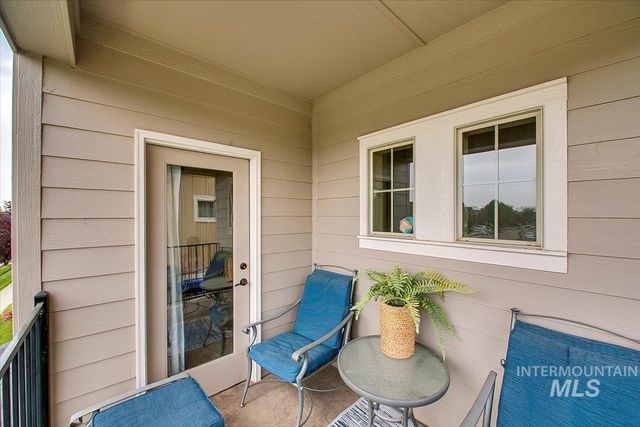 1064 W Stanhope St, Meridian, ID 83646