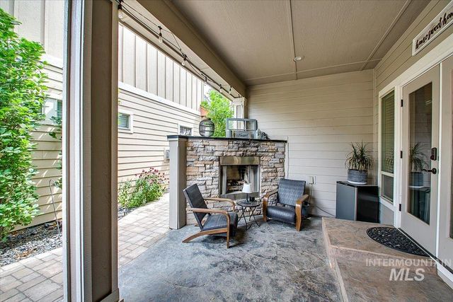 1064 W Stanhope St, Meridian, ID 83646