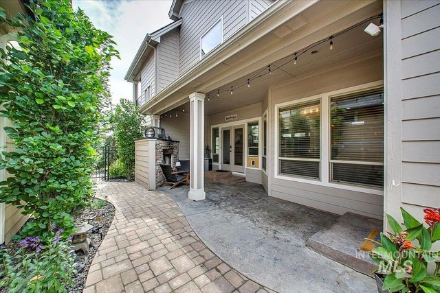 1064 W Stanhope St, Meridian, ID 83646