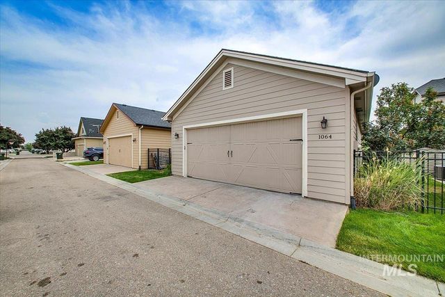 1064 W Stanhope St, Meridian, ID 83646