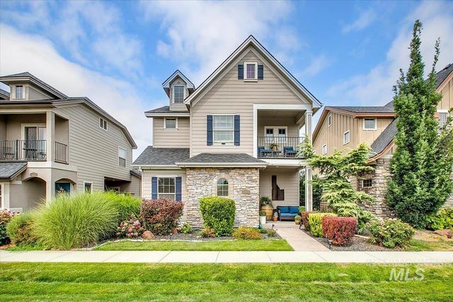 1064 W Stanhope St, Meridian, ID 83646