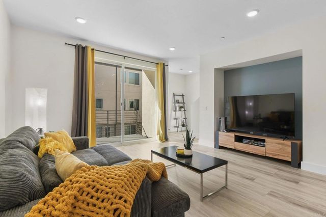 5264 Beachfront Cove St. 214, San Diego, CA 92154