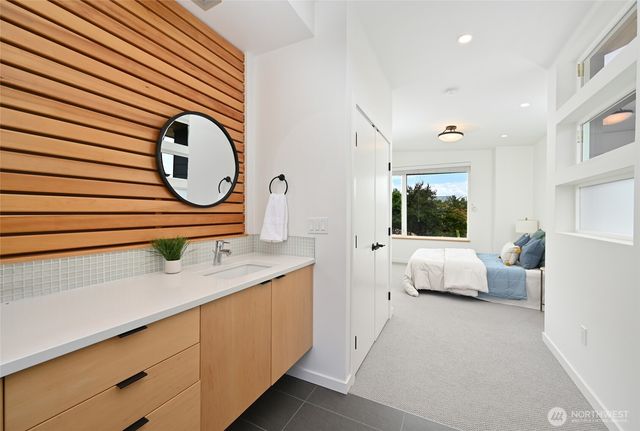 6300 26th Avenue NW, Seattle, WA 98107