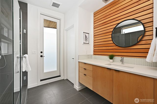 6300 26th Avenue NW, Seattle, WA 98107