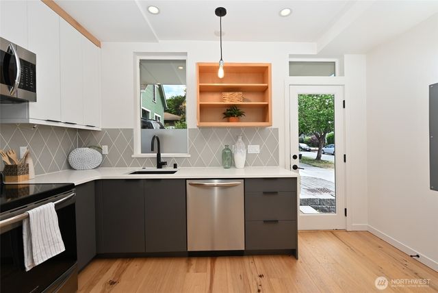 6300 26th Avenue NW, Seattle, WA 98107