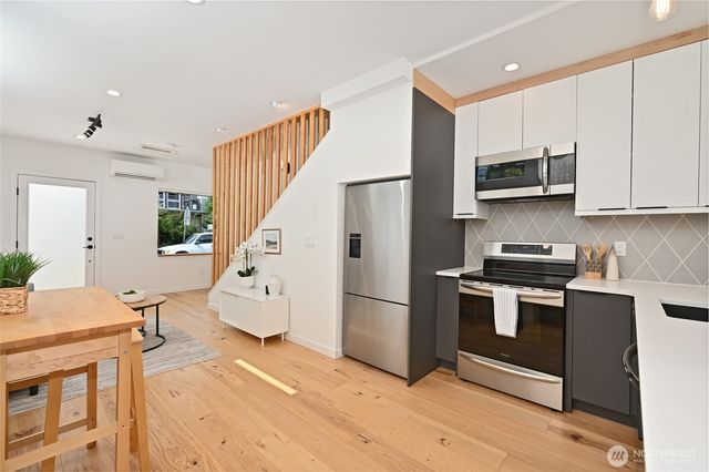 6300 26th Avenue NW, Seattle, WA 98107