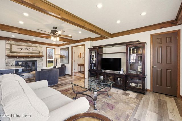 3900 Hawthorne Rd, La Grange, KY 40031