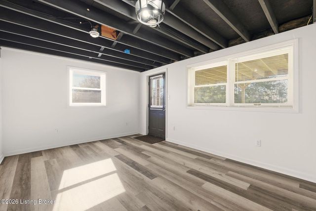 3900 Hawthorne Rd, La Grange, KY 40031