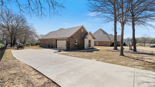 101 Lighthouse Lane, Mabank, TX 75143