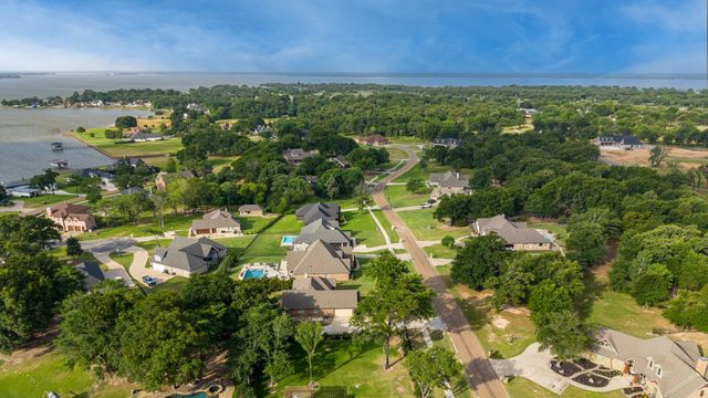 101 Lighthouse Lane, Mabank, TX 75143