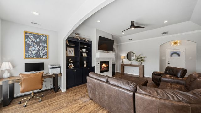 101 Lighthouse Lane, Mabank, TX 75143