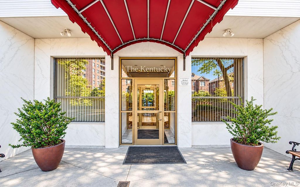 71-11 Yellowstone Boulevard 4M, Forest Hills, NY 11375 — photo 2