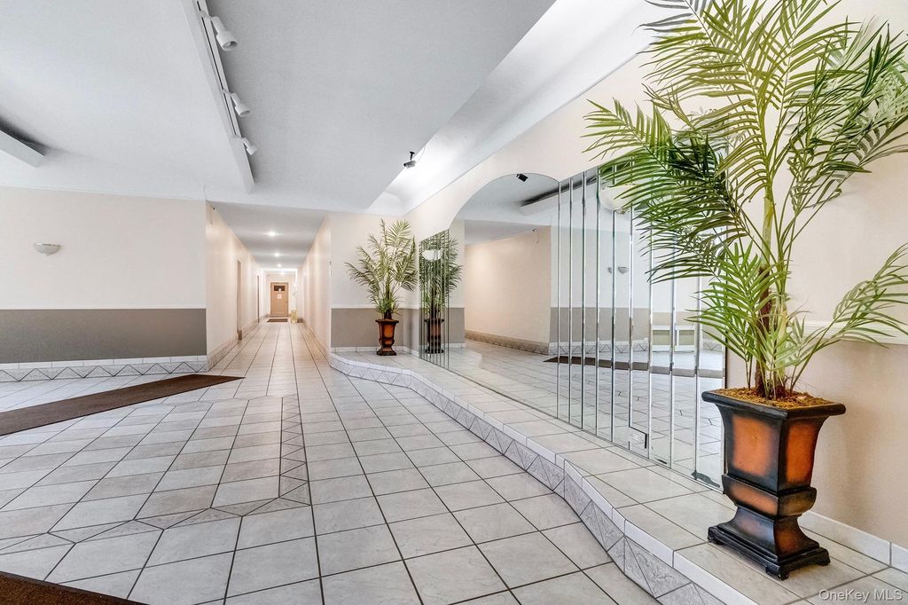 71-11 Yellowstone Boulevard 4M, Forest Hills, NY 11375 — photo 3