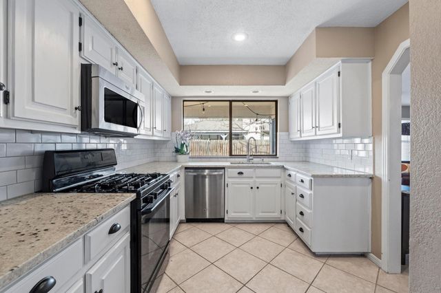 1720 Zimmerman LN, Round Rock, TX 78681