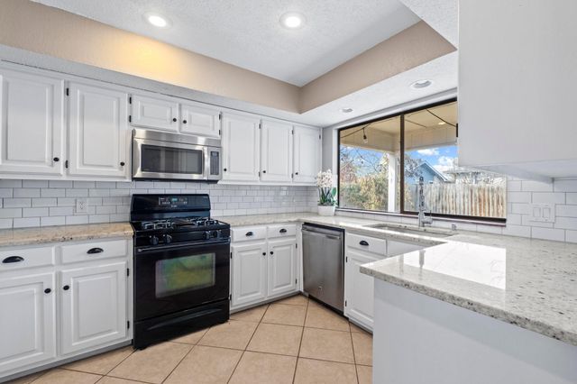 1720 Zimmerman LN, Round Rock, TX 78681