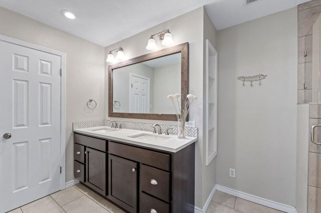 1720 Zimmerman LN, Round Rock, TX 78681