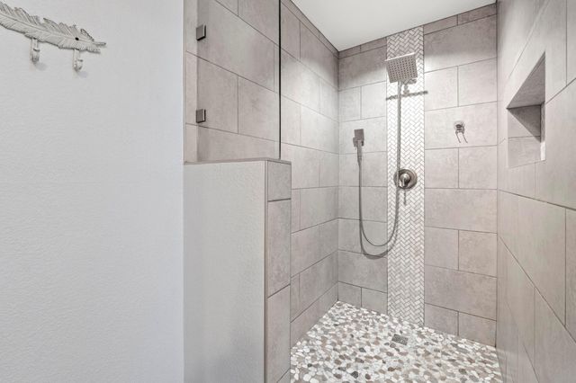 1720 Zimmerman LN, Round Rock, TX 78681