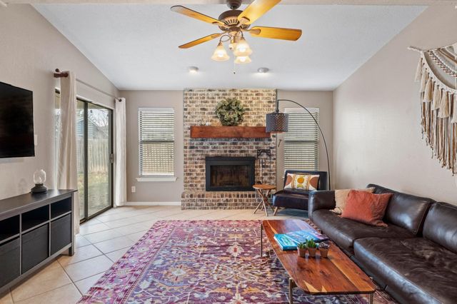 1720 Zimmerman LN, Round Rock, TX 78681