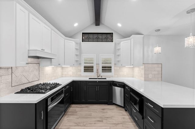 22 Shady Oak Lane, Conroe, TX 77304