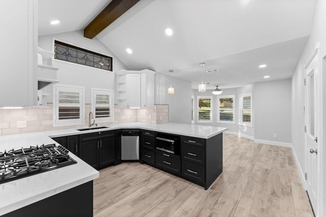 22 Shady Oak Lane, Conroe, TX 77304