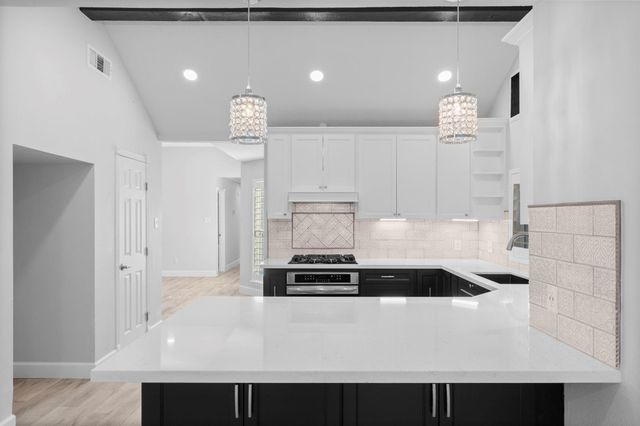 22 Shady Oak Lane, Conroe, TX 77304