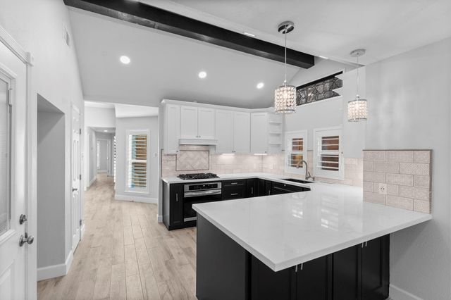 22 Shady Oak Lane, Conroe, TX 77304