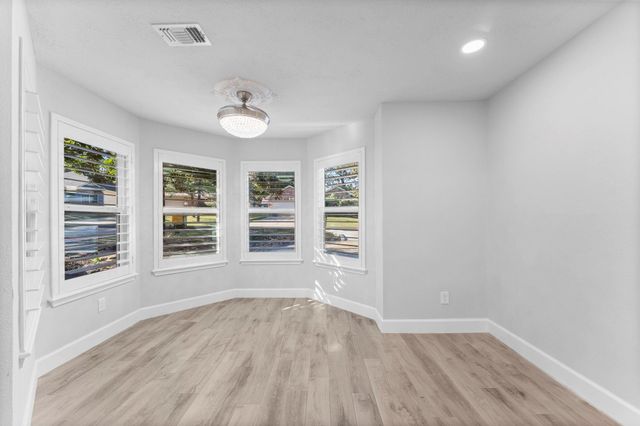 22 Shady Oak Lane, Conroe, TX 77304