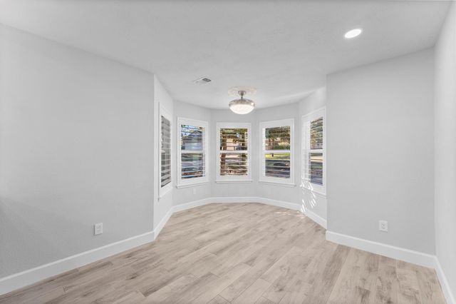 22 Shady Oak Lane, Conroe, TX 77304