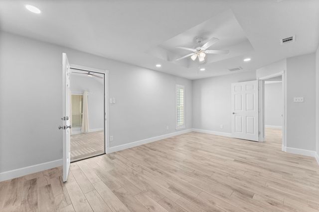 22 Shady Oak Lane, Conroe, TX 77304