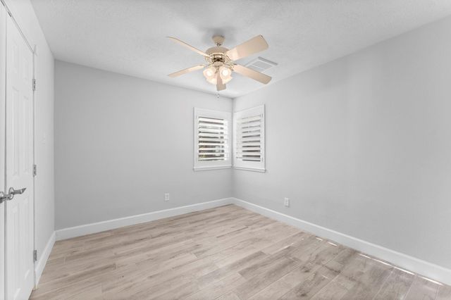 22 Shady Oak Lane, Conroe, TX 77304