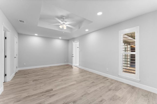 22 Shady Oak Lane, Conroe, TX 77304