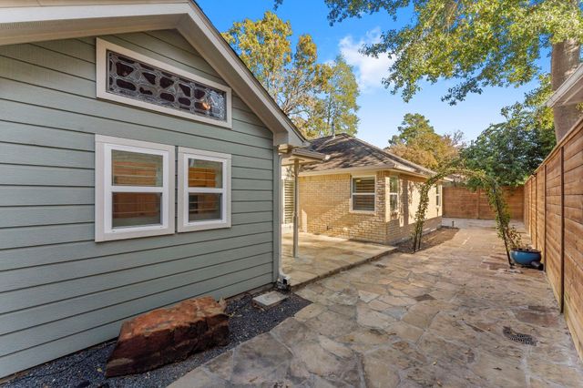 22 Shady Oak Lane, Conroe, TX 77304