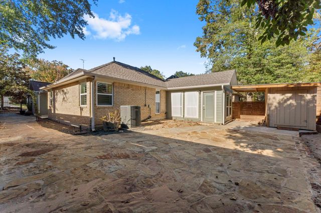 22 Shady Oak Lane, Conroe, TX 77304