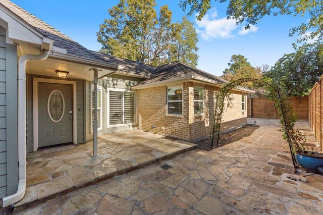 22 Shady Oak Lane, Conroe, TX 77304