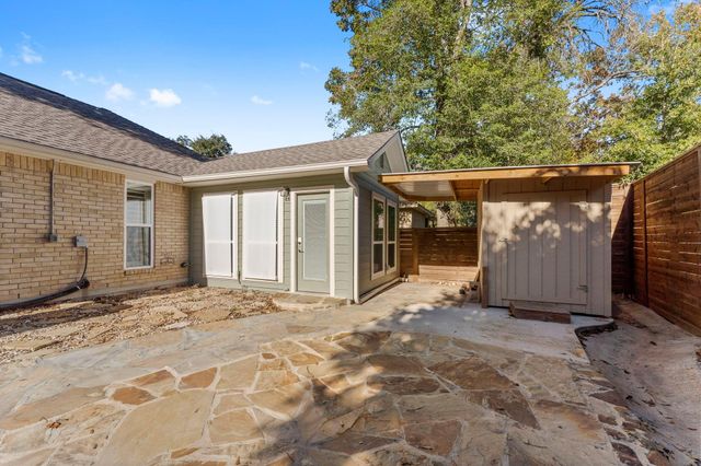 22 Shady Oak Lane, Conroe, TX 77304