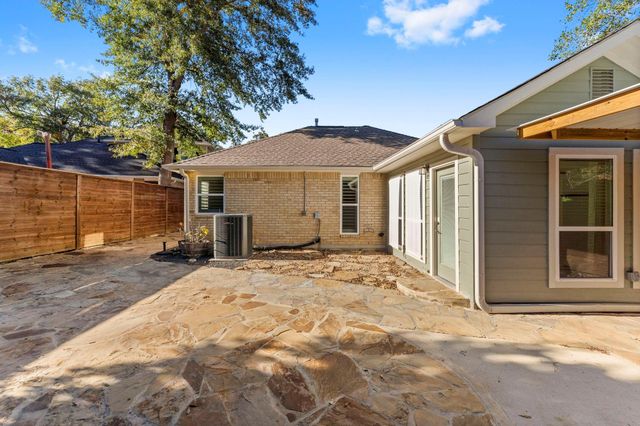 22 Shady Oak Lane, Conroe, TX 77304