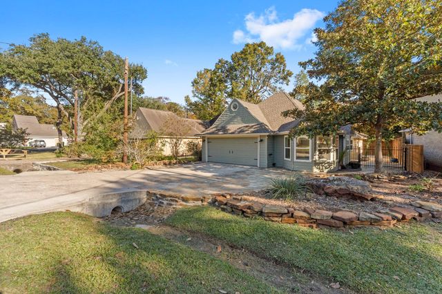 22 Shady Oak Lane, Conroe, TX 77304