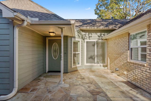 22 Shady Oak Lane, Conroe, TX 77304