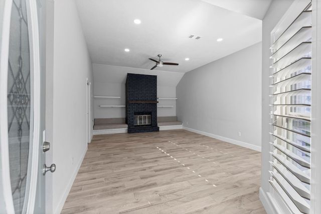 22 Shady Oak Lane, Conroe, TX 77304