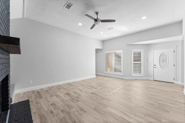 22 Shady Oak Lane, Conroe, TX 77304